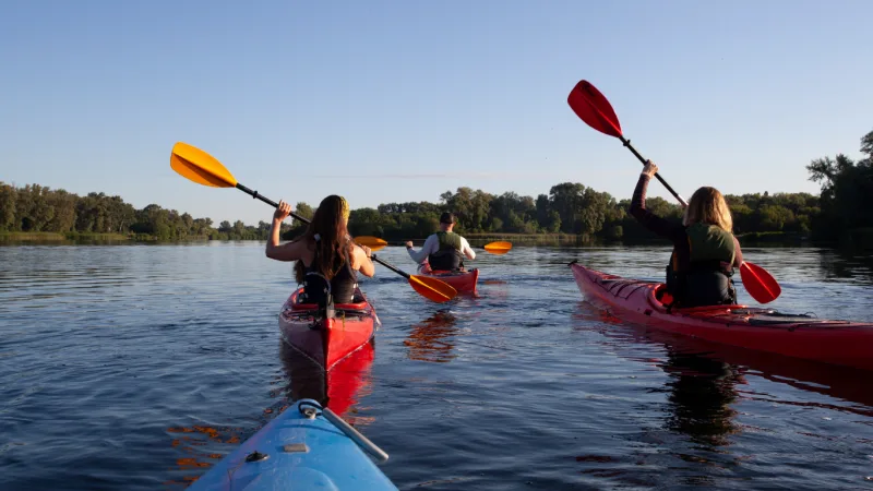 Kanutour auf der Hunte &ndash; Paddler unterwegs auf dem Wasser