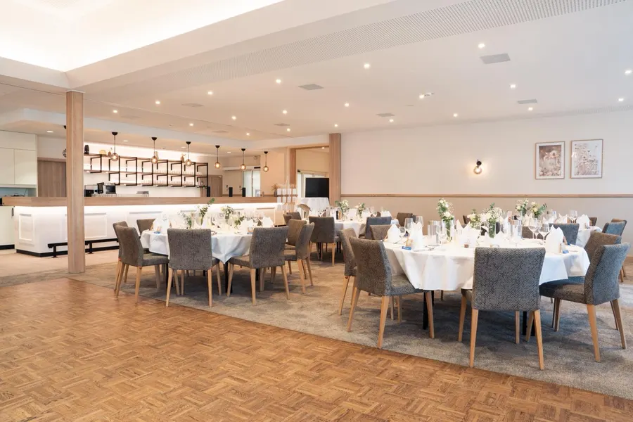 Festsaal mit Saalbar im Wardenburger Hof